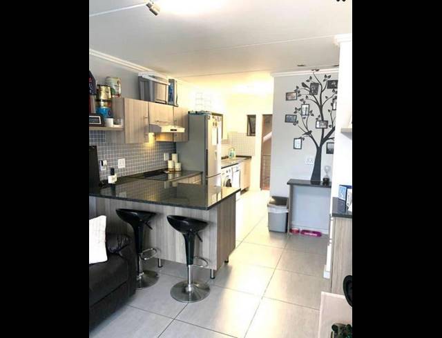 2 BEDROOM APARTMENT FOR SALE IN SEBENZA